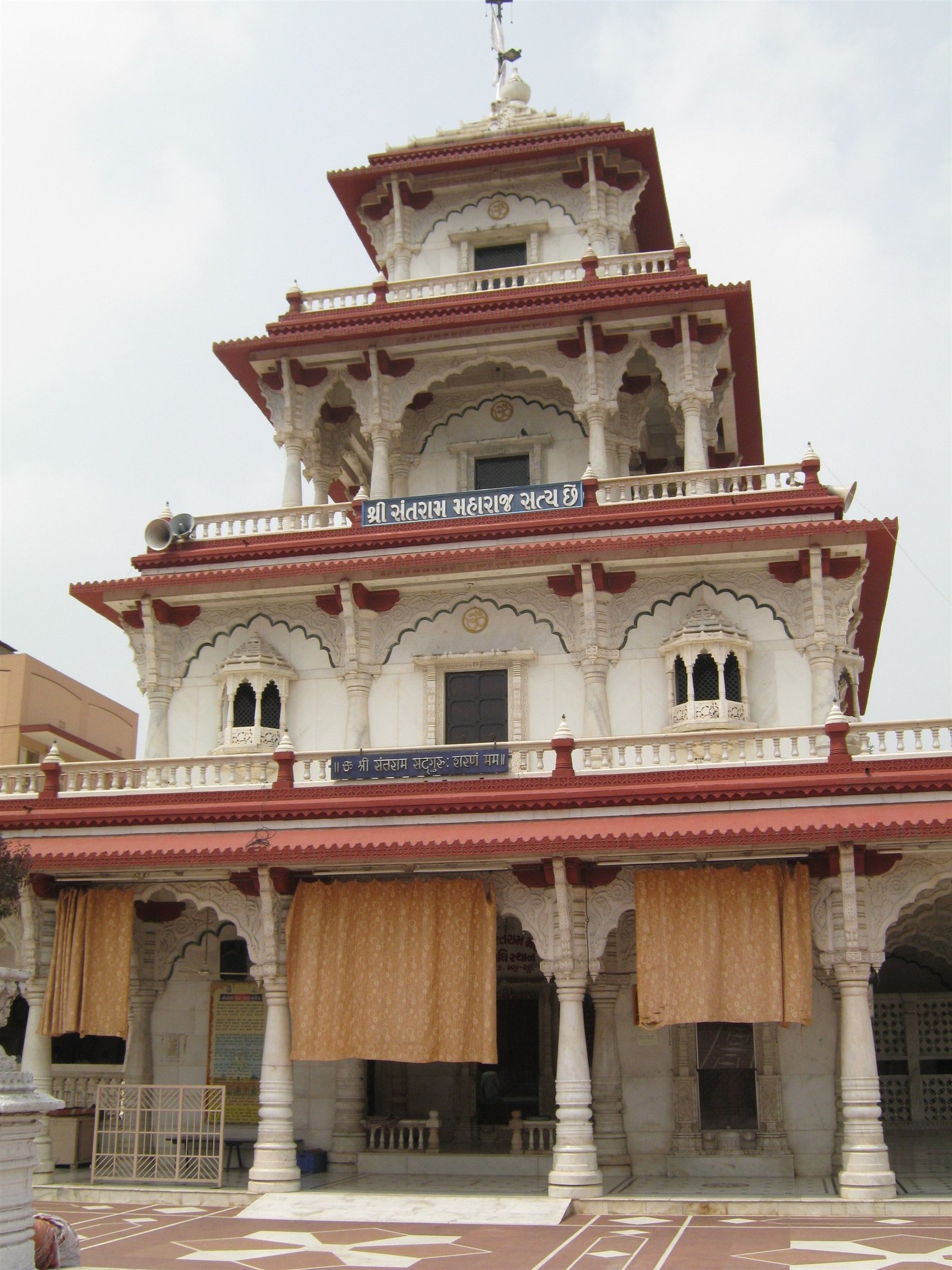 Nadiad Santram Mandir